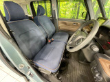 運転席シート廻りは使用感も少なく、良好な状態となっています。丁寧に使われていたことがよくわかりますね。