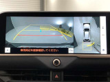 バックカメラの他に上から見下ろしたような画像が見れるアラウンド(全方位)モニター。前後左右を把握できる、すごい機能が装備されています!