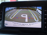 【バックモニター】車をバックさせる際に後方の様子をカーナビのモニターで確認。バック駐車を安全にスムーズに行うことができます!