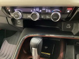 オートエアコンがついてますので簡単操作で快適に過ごせます。シートヒータースイッチ内蔵で前席の左右別々に3段階で温度設定ができます。