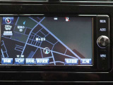 純正ナビを装備。タッチパネル式で使いやすく、お出かけもラクラクです。