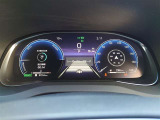 とっても見やすいメーターです。夜間時はラグジュアリーな気分にさせてくれる照明が魅力ですので、夜のドライブも楽しみになりますよ♪
