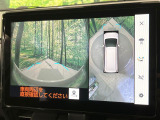 【パノラミックビューモニター】専用のカメラにより、上から見下ろしたような視点で360度クルマの周囲を確認することができます☆死角部分も確認しやすく、狭い場所での切り返しや駐車もスムーズに行えます。