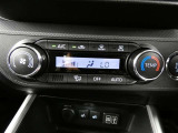 オートエアコンは、常にお好みの温度に調整ができ車内を快適な空間に保ってくれます。