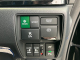 ホンダセンシング装着車となっております。衝突軽減ブレーキ、誤発進抑制機能、歩行者事故低減ステアリング、路外逸脱抑制機能、アダプティブクルーズコントロール、車線維持支援システム他、安全運転を幅広く支援。