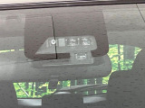 【トヨタセーフティセンス】走行中に前方の車両等を認識し、衝突しそうな時は警報とブレーキで衝突回避と被害軽減をアシスト。より安全にドライブをお楽しみいただけます。