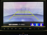 バックでの車庫入れも安心です! リアカメラが付いているバックモニター付のナビを装備しております。操作線もついており距離感も画面から確認できます。