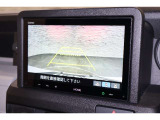 バックカメラが装備されており、後方の安全確認はもちろんのこと狭い場所での駐車や雨の日・夜間など視界の悪いコンディションでのストレスの軽減にもなります!