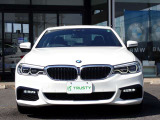 BMW在庫保有台数常時100台以上!ご来店の際はBMW本店(厚木市下荻野140-1)にご来店ください!弊社自慢の全天候型ショールーム!BMW在庫保有台数常時100台以上ございます!