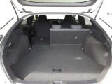 普段使いには十分な広さのラゲッジスペース!後席を倒せばより大きな荷物も載せられます!