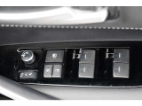 スイッチ一つで窓を開け閉めできるパワーウィンドウスイッチです。