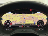 高解像度の液晶ディスプレイ。メーター、DIS(ドライバーインフォメーションシステム)、地図表示等の機能を統合したアウディ バーチャルコックピットを搭載。