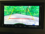 【バックカメラ】駐車時に後方がリアルタイム映像で確認できます。大型商業施設や立体駐車場での駐車時や、夜間のバック時に大活躍!運転スキルに関わらず、今や必須となった装備のひとつです!