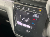 【オートエアコン】一度お好みの温度に設定すれば、車内の温度を検知し風量や温度を自動で調整。暑い&hellip;寒い&hellip;と何度もスイッチ操作をする必要はありません。快適な車内空間には必須の機能ですね♪