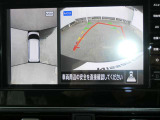まるで上空から見下ろしているような感じで駐車が楽にできるインテリジェントアラウンドビューモニター