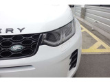 日中でも薄暗い場所や天気が悪いときに、オートヘッドランプが点灯していることで、他の車両や歩行者に自車の存在を知らせやすくなります。これが事故防止に寄与します。