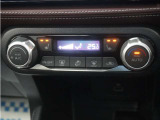 フルオートエアコン搭載。好みの温度に設定するだけで、風向や風量を自動でコントロール!いつでも快適な車内環境に。さらに、体を直接温めるシートヒーター付きで寒い季節も暖かく過ごせます。