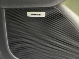 【BOSEサウンドシステム】メーカーオプションの高品位サウンドシステムを搭載。専用のチューニングが施された大小様々なスピーカーから良質なサウンドが奏でられ、臨場感あふれる音響空間を演出します。