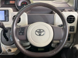 【純正革巻きステアリング】上質な革を使用することで、手にしっかり馴染みとても運転しやすいハンドルです♪
