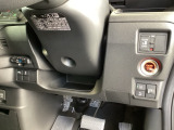 左側に高速で便利なETCがあり、また、便利な電動スライドドア、横滑りを防ぐVSAなどのスイッチは、運転席の右側、手の届きやすい位置にあります。