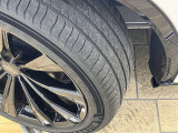 走行距離が少ないのでタイヤ残り溝もバッチリ!溝が少ないとスリップしたりブレーキ時の制動距離が長くなってしまいます。交換までまだまだ余裕があるのは経済的にも助かります。