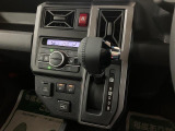 シフトレバーは扱いやすいインパネシフトです!オートエアコンも装備ですよ♪