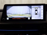 パノラミックビューモニターを装備。駐車場や交差点でクルマを真上から見るように周囲を確認できます。機能の詳細は販売店スタッフまでおたずねください。