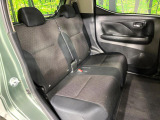 後部座席も気になるようなキズ・汚れやへたり等、大きなダメージはなく、良好な状態です。