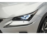 LEDヘッドライトです。デザイン性がよくとても明るいので、夜間の走行や悪天候でも安心です。しかも長寿命!