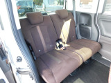 リアシートの画像です!中古車にも純正用品のお取付が可能です!社外の用品もお安くお取付いたします!持ち込みでの取付もご相談ください。