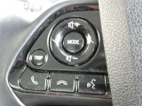 【ステアリングスイッチ】ステアリングから手を伸ばさなくても簡単にオーディオコントロールできますので、安全ですね。