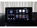 ディスプレイオーディオ搭載。スマホと同じ感覚の画面タッチ操作はもちろん、ハンズフリー通話ができるので、運転中でも安心です。