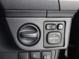 電動格納ドアミラーの開閉スイッチになります。運転席からスマートに、ワンタッチ操作で開閉できます