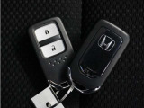 ◆スマートキー◆カギをバッグやポケットに入れたままでもドアロックの開閉ができる『スマートキー』付き!雨天や暗くなってもカギを取り出す必要がなくドアの開錠&エンジンも始動できます
