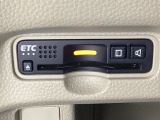 ハンドルの左下にETCがついています。高速道路の料金所の通過も楽々です。 カードの取り出しもしやすい場所についています。