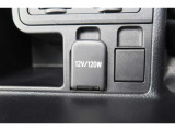【アクセサリーソケット】12Vのカー用品等の電源供給が可能です。