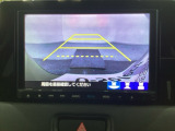 バックでの車庫入れも安心です! リアカメラが付いているバックモニター付のナビを装備しております。操作線もついており距離感も画面から確認できます。