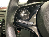 ステアリングにオーディオ操作スイッチが付いています。オーディオ画面に直接タッチしなくても操作が出来ますので、運転に集中できます。