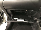 【グローブボックス】収納も充実