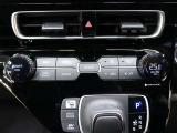 左右独立温度コントロールフルオートエアコンです。運転席、助手席それぞれで独立して温度設定ができます。冷え性の方が乗っても安心ですね♪