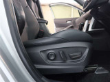 パワーシート搭載。微妙な調整が手軽にでき、ピッタリなポジションで運転することが可能です。