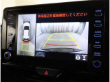 パノラミックビューモニター付きです。車両を上から見たような映像をディスプレイオーディオ画面に表示。運転席からの目視だけでは見にくい、車両周辺の状況をリアルタイムでしっかり確認できます。