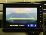 バックでの車庫入れも安心です! リアカメラが付いているバックモニター付のナビを装備しております。操作線もついており距離感も画面から確認できます。