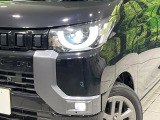 【LEDヘッドライト】悪天候や夜間走行時も良好な視界を確保し安心して運転できる高輝度LEDヘッドライトを装備!点灯速度が早く、消費電力も抑えられています。