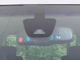 【インテリジェントエマージェンシーブレーキ】フロントカメラで前方の車両や歩行者を検知。衝突しそうな時は衝突被害軽減ブレーキが作動、衝突回避をサポート。より安全にドライブをお楽しみいただけます。