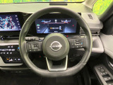 【純正革巻きステアリング】上質な革を使用することで、手にしっかり馴染みとても運転しやすいハンドルです♪