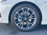 18インチアルミホイール!スポーティーなデザインも人気のホイールです!当然ですがタイヤの山も十分ございます!