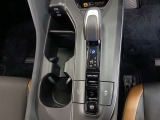 シフト操作は、フロアAT6によるスムーズで直感的な操作感が魅力です