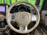 インテリアに合わせたデザインのステアリングは、運転される方のことも考え、運転しやすい形状、大きさです。是非一度、実際に触ってお確かめください。