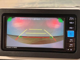 バックが苦手な方にも安心のバックカメラ付き車です。ナビ画面に映るので安心ですね♪